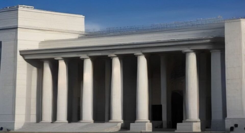 Federal Judge Blocks Kennedy Center Board From Displaying Trump Name - Report Photo